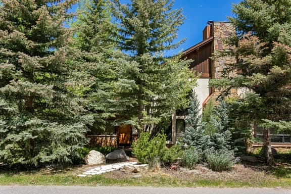 Live ColorFull Lodge (396492) - Image 1